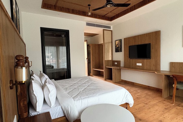 Room 7 of 28