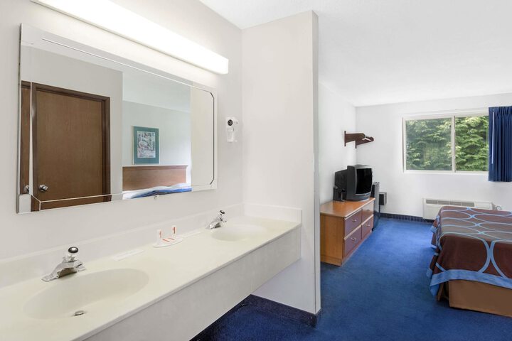 Room 17 of 21