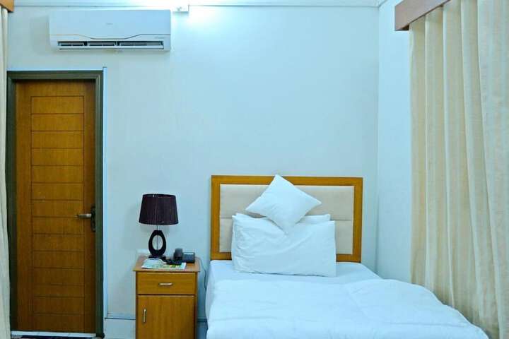 Room 34 of 43