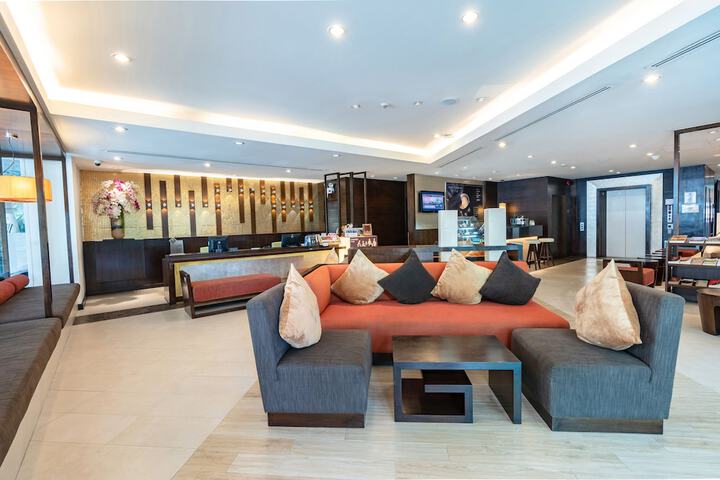 Entrance & Lobby