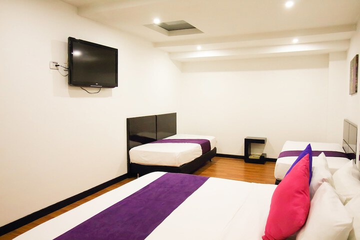 Room 27 of 38