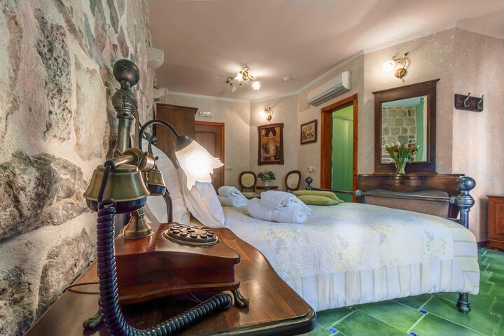 Room 3 of 59