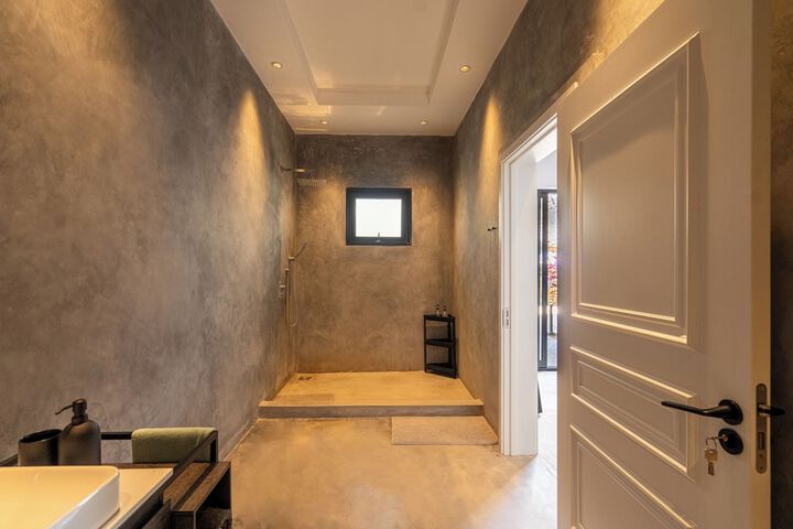 Room 13 of 24