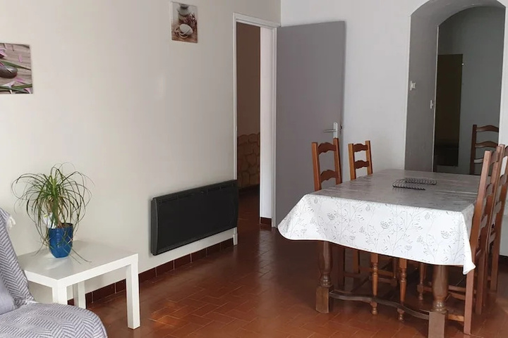 Room 4 of 12
