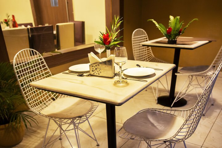 Dining 11 of 23
