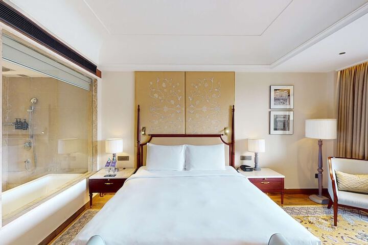 Room 51 of 191