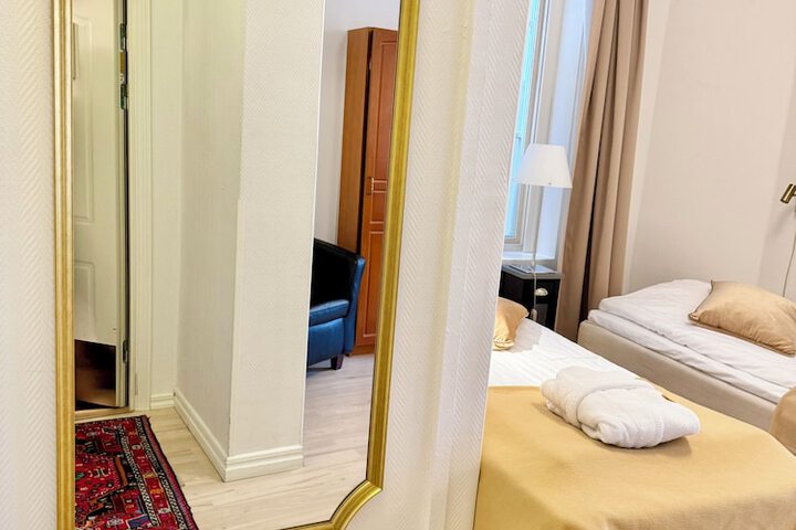 Room 73 of 212