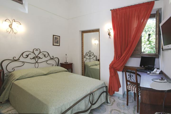 Room 4 of 81