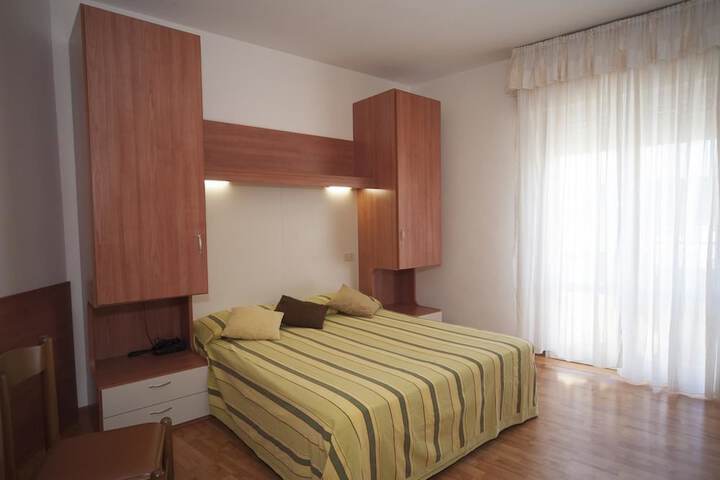 Room 6 of 13