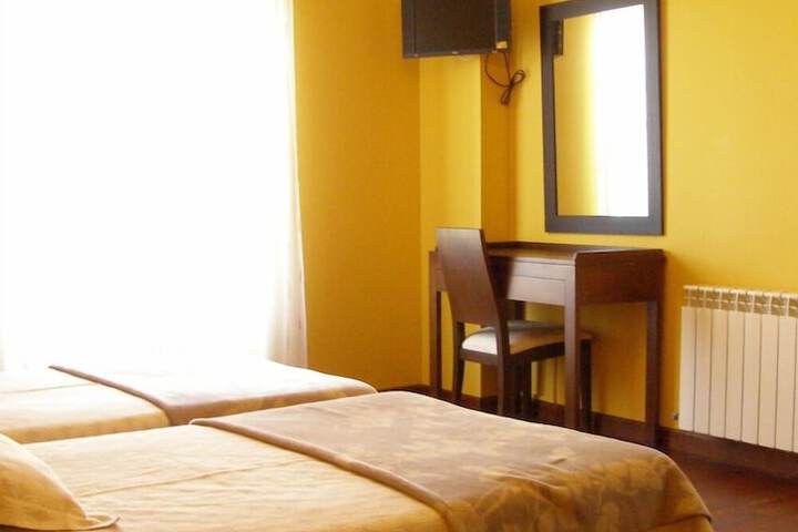 Room 8 of 13