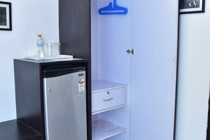 Room 4 of 18