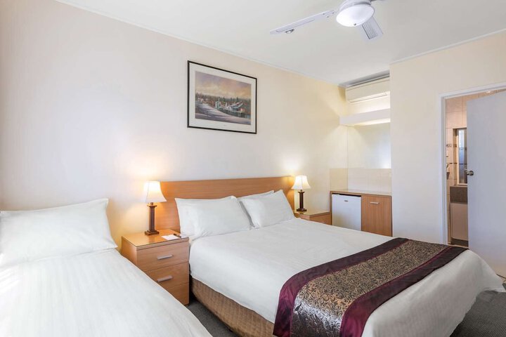 Room 9 of 32