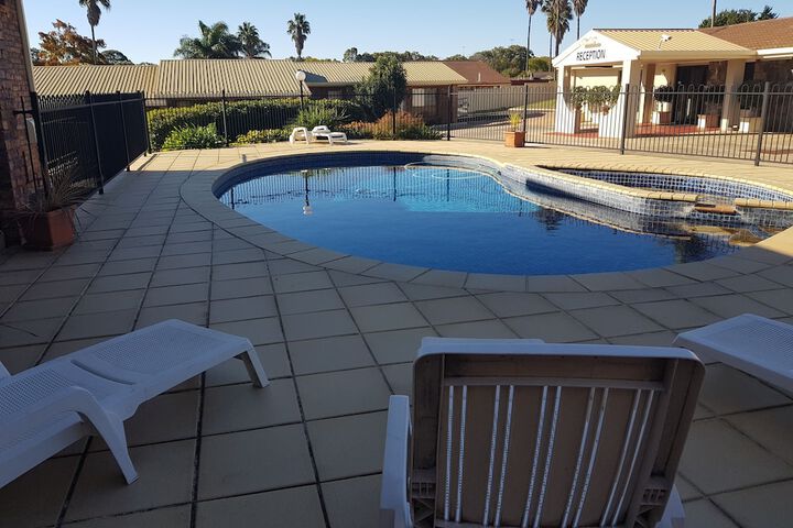 Pool 60 of 90