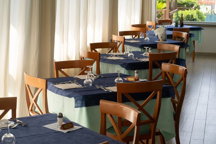 Dining 49 of 84