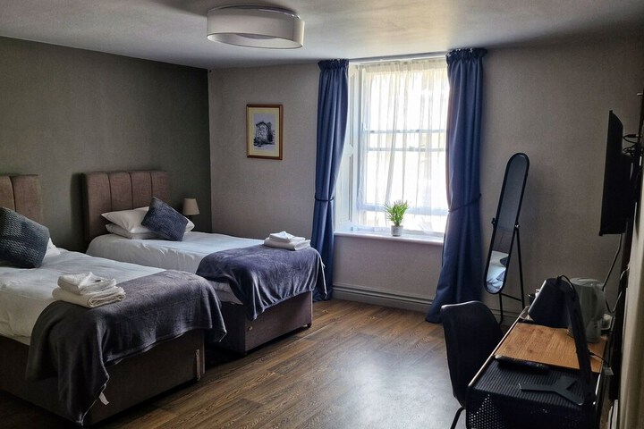 Room 7 of 10
