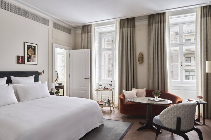 Room 42 of 84