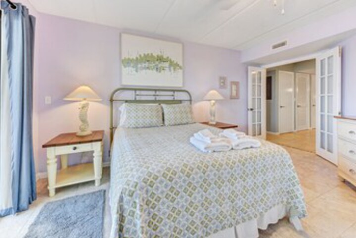 Room 221 of 225