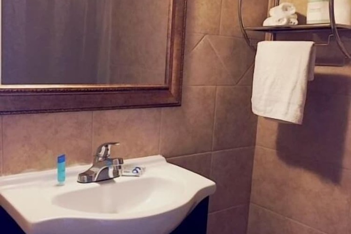 Bathroom sink