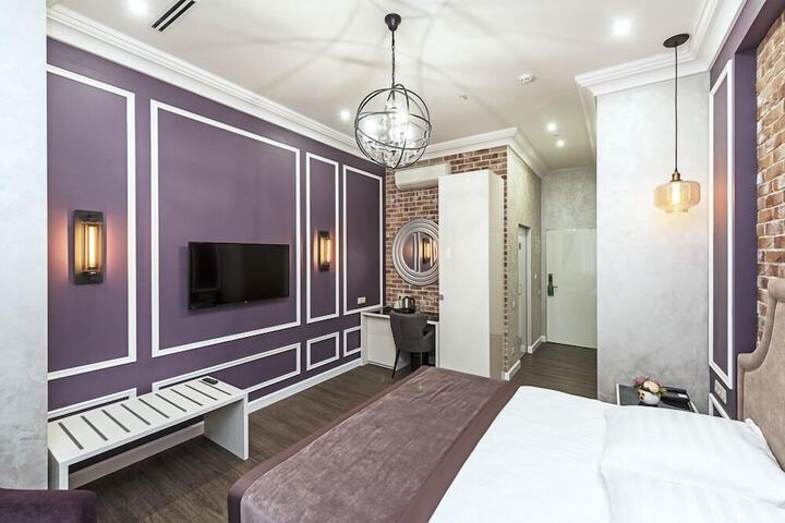 Room 9 of 40