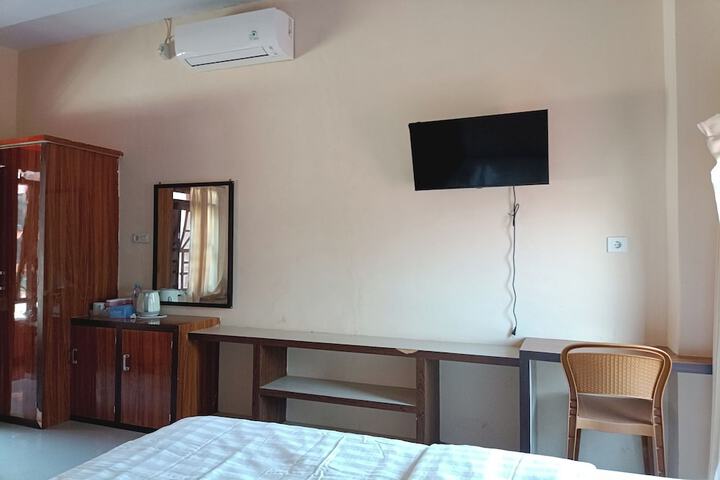 Room 13 of 34
