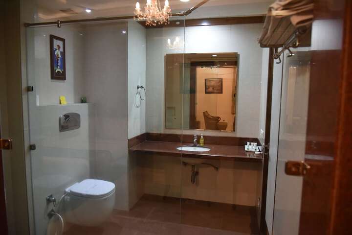 Room 200 of 288