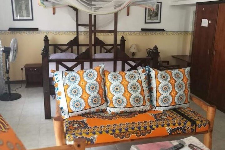 Room 6 of 30