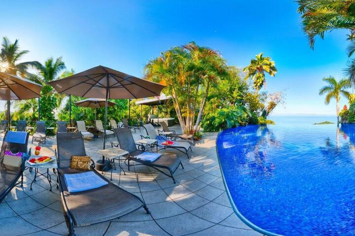 Pool Hotel