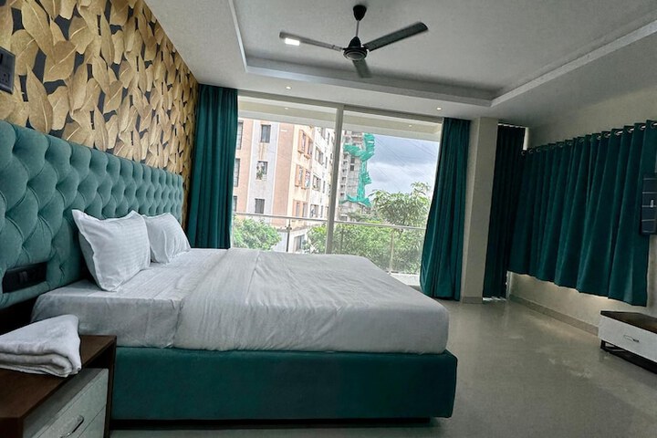Room 10 of 29