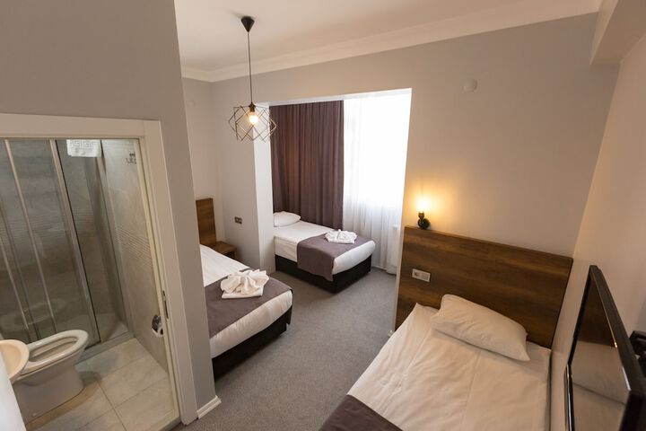 Room 13 of 28