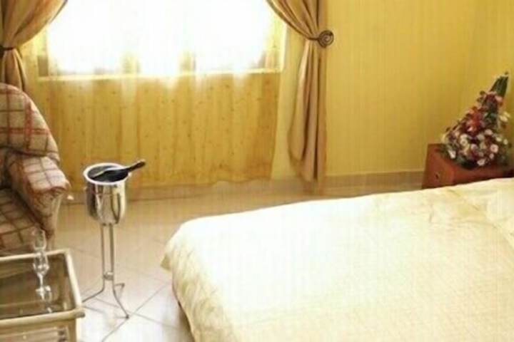Room 10 of 29