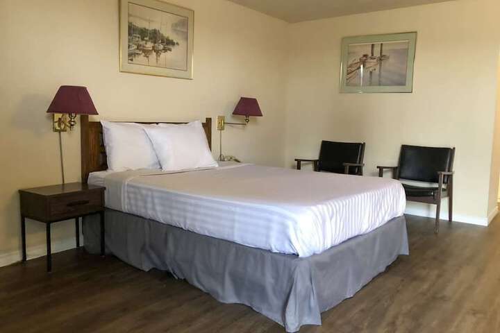 Room 2 of 8