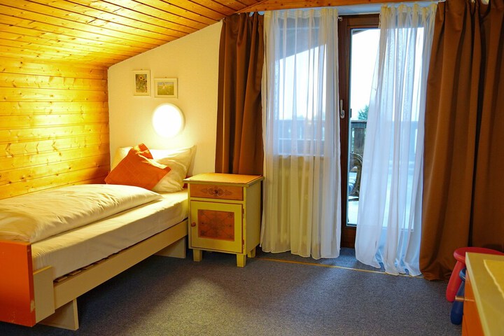 Room 3 of 62