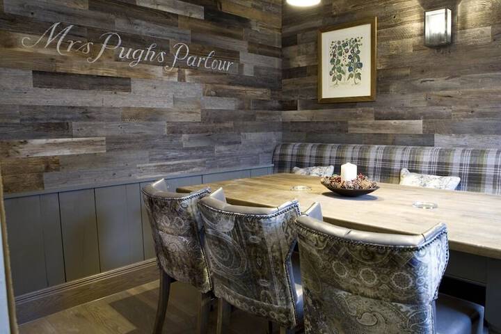 Dining Photos
