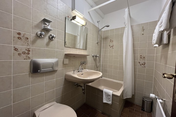 Room 17 of 23