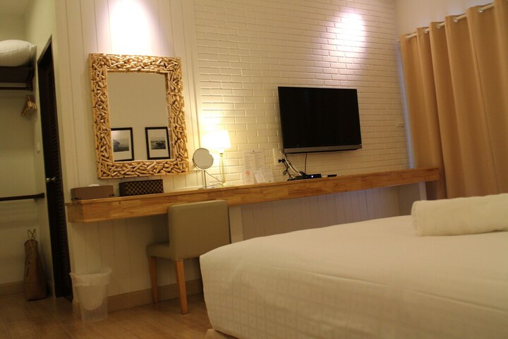 Room 3 of 66