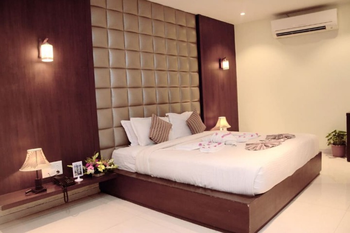 Room 4 of 7