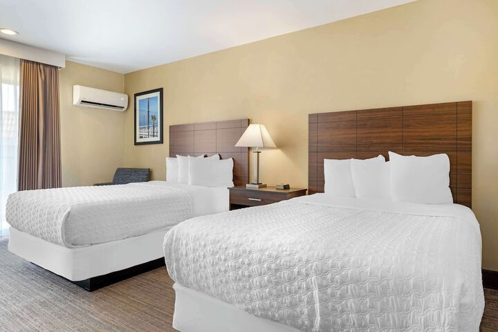 2 Double Beds (11 of 12)