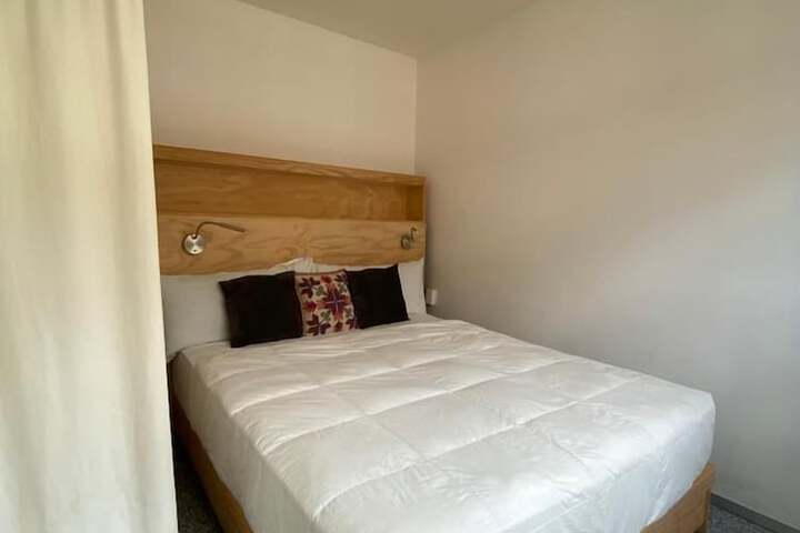 Room 5 of 108