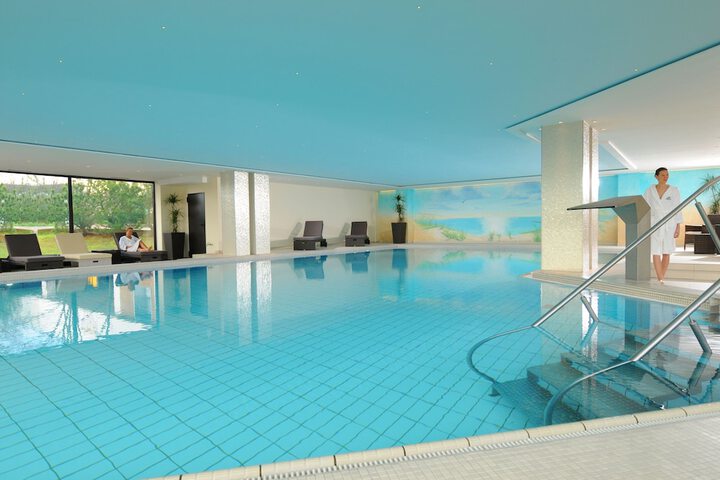 Hotel with Pool