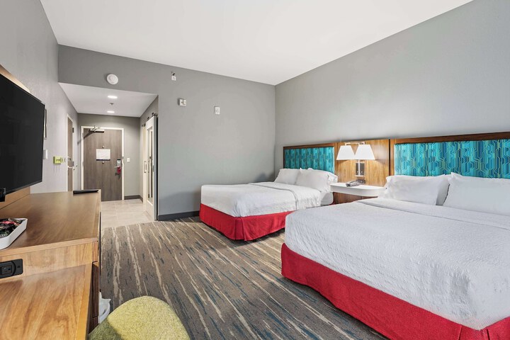 2 Queen Beds Hearing Accessible (13 of 20)