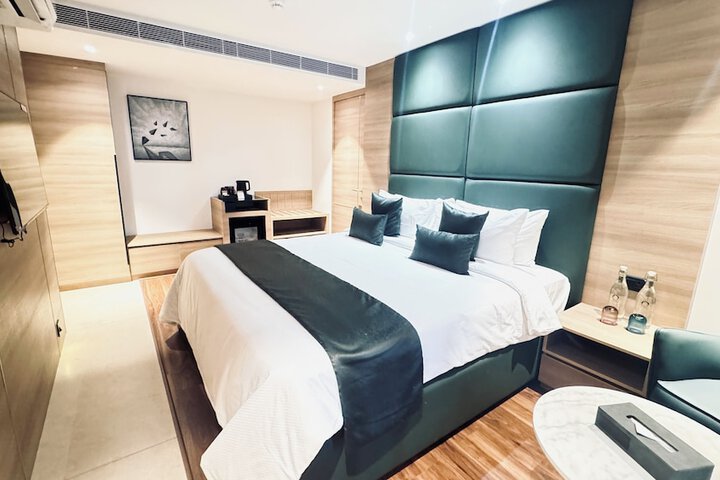 Room 10 of 29