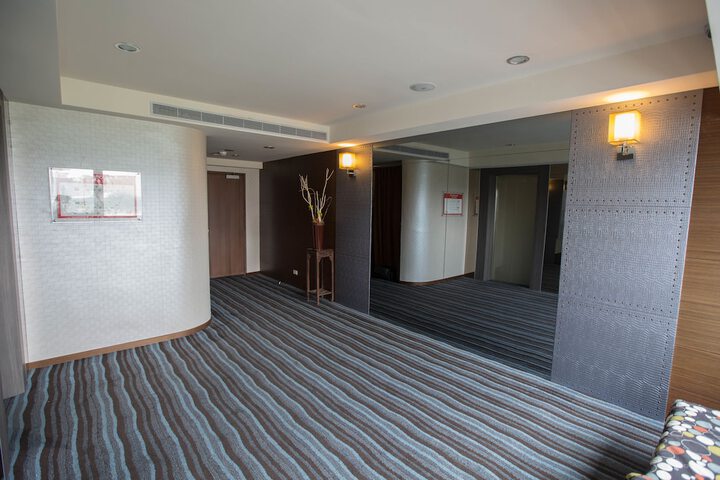 Ballroom/Hall 14 of 15