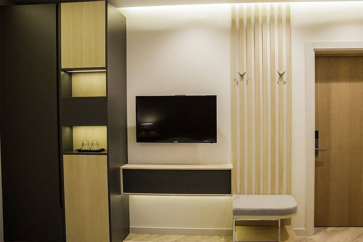 Room 8 of 40