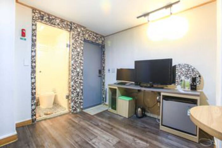 Room 34 of 37
