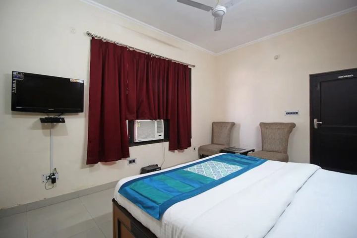Room 5 of 11