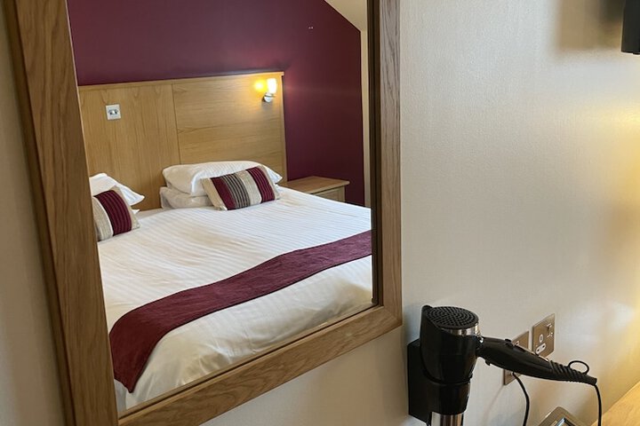 Room 4 of 66