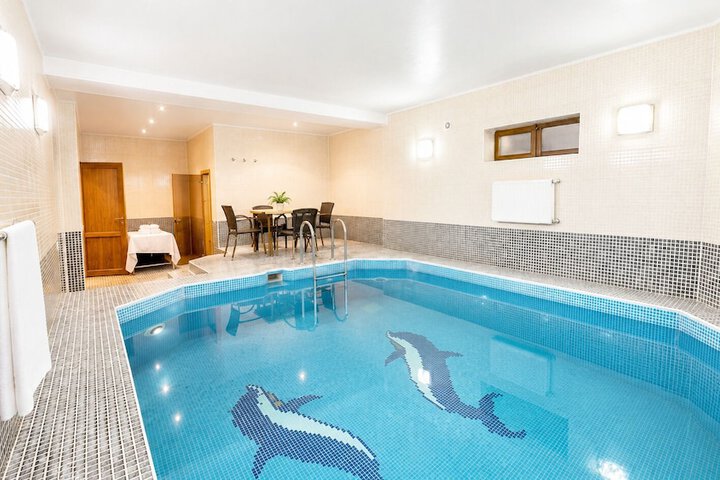 Pools & Facilities