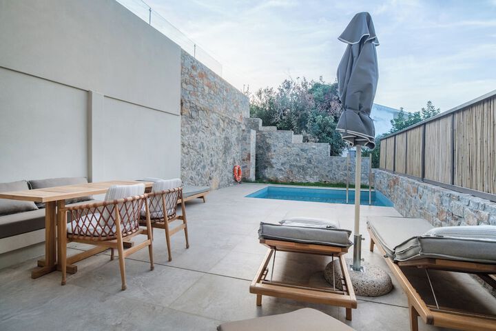 Pool 204 of 332