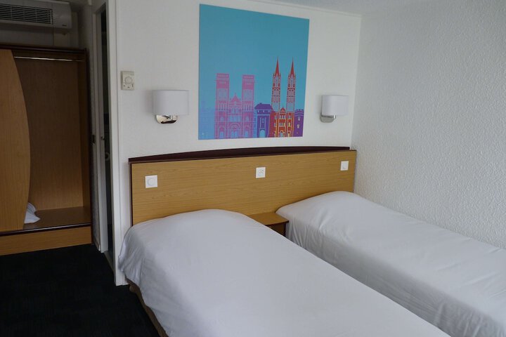 Room 11 of 31