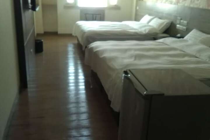 Room 8 of 22
